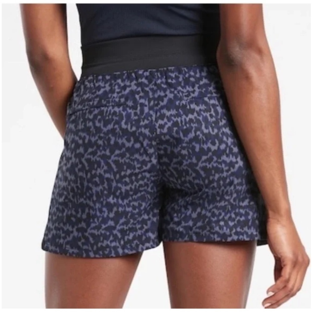 Athleta Brooklyn Blue Printed Short Size: 22 - Picture 9 of 9